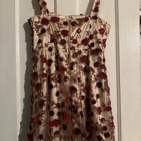 Dress - Picture 6 of 7